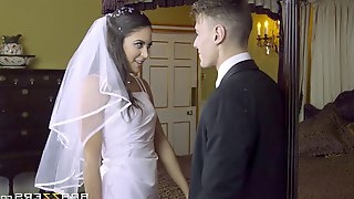 Bride needs a mature MILF to teach her how to fuck